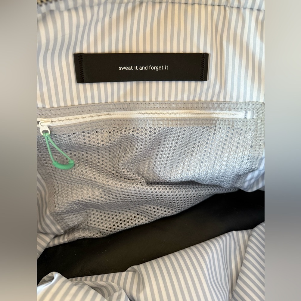 Lululemon black gym bag - Picture 3 of 14